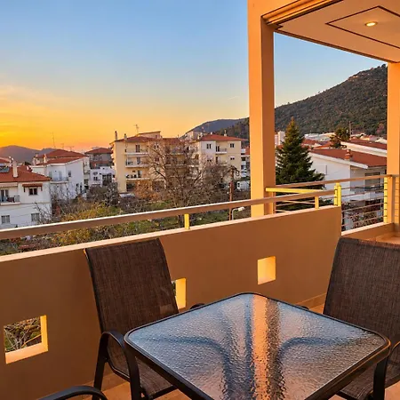 Апартамент Lirtzisluxuryapartments Polýgyros