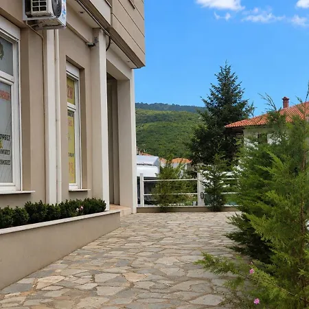 Апартамент Lirtzisluxuryapartments *
